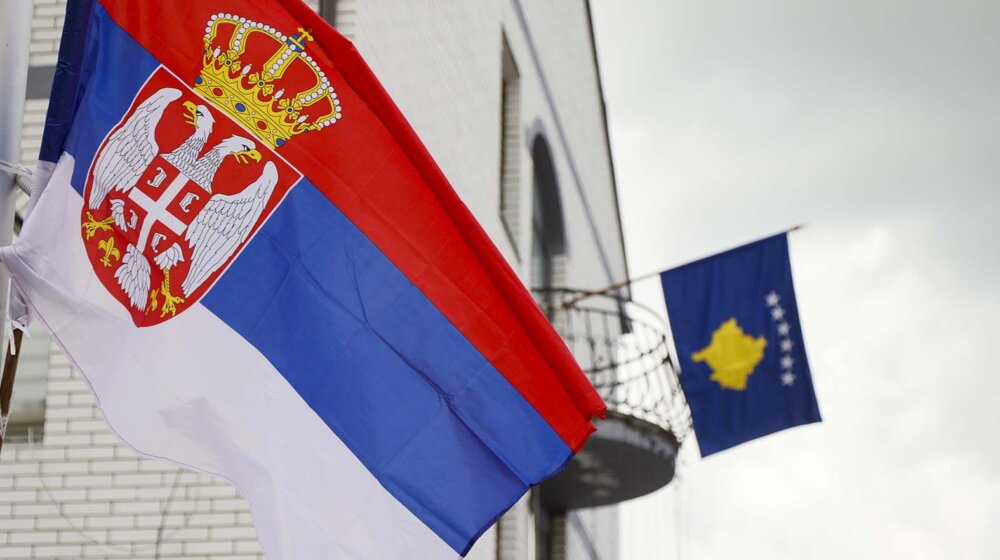 Zastave Srbije uklonjene iz centralne ulice u Gračanici 1