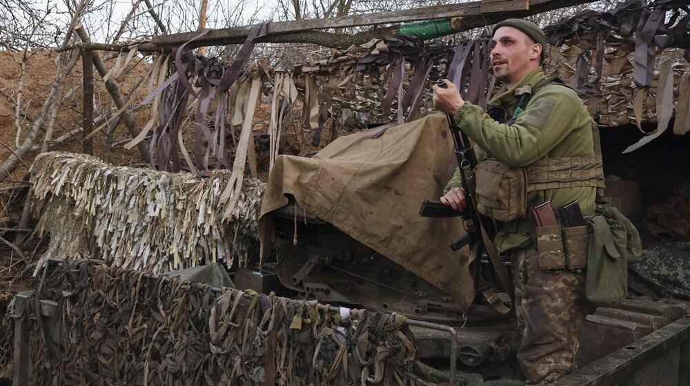 Ukrajinski zvaničnik: U ruskom napadu na Herson poginuo spasilac, osam ranjeno 1