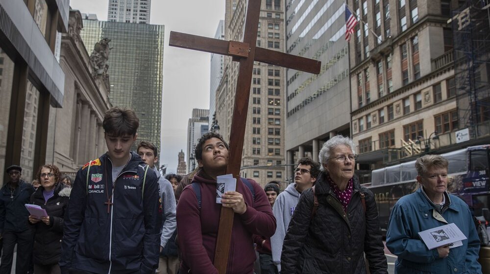 Demonstracije u Njujorku zbog smrti afroamerikanca kojeg je drugi čovek obuzdavao držanjem za vrat 1