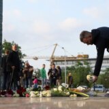 Navijači Partizana se paljenjem sveća i cvećem opraštaju od nastradalih u pucnjavi u Beogradu 13