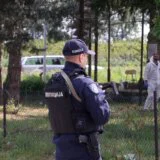 Kako je moguće da 600 policajaca celu noć juri osumnjičenog po mladenovačkim selima, a on se ujutru preda u Kragujevcu? 14