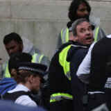 Londonska policija na udaru kritika zbog hapšenja. "Ovo bismo očekivali u Moskvi" 10