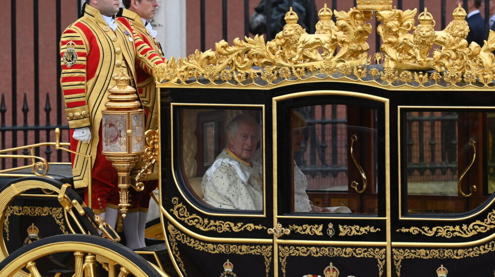 Kraljeva povorka stigla je u Vestminstersku opatiju 1