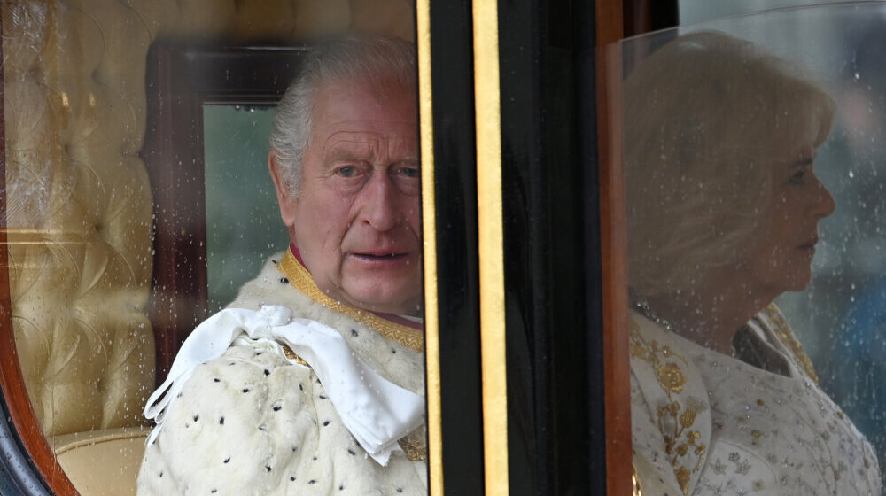 Čarls se moli naglas - prvi put kada je monarh to učinio na krunisanju 1