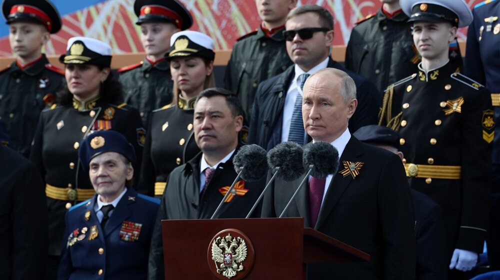 Zašto Putin juče na paradi nije pokazao moćno oružje i tenkove? 1