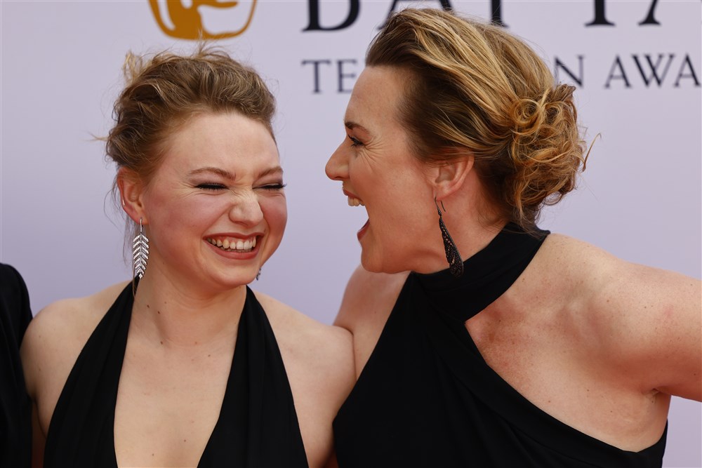 „Kad bih mogla da je presečem napola, drugu polovinu bih dala ćerki": Kejt Vinslet osvojila prvu BAFTA nagradu u karijeri 2 „Kad bih mogla da je presečem napola, drugu polovinu bih dala ćerki": Kejt Vinslet osvojila prvu BAFTA nagradu u karijeri 2