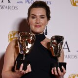 „Kad bih mogla da je presečem napola, drugu polovinu bih dala ćerki": Kejt Vinslet osvojila prvu BAFTA nagradu u karijeri 2