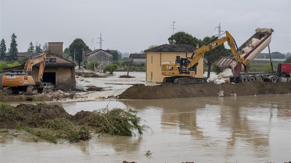 U Italiji više od 36.000 raseljenih i 14 stradalih u poplavama 1