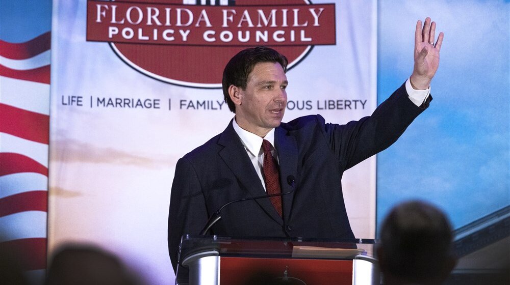 Guverner Floride bacio rukavicu Donaldu Trampu: Ron DeSantis objavio kandidaturu na Tviteru sa Elonom Maskom 1