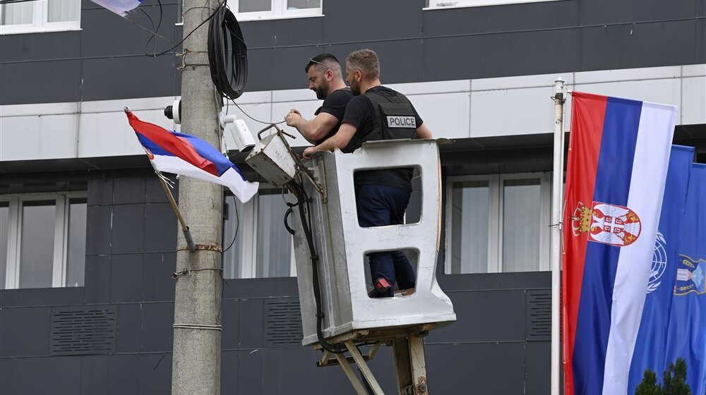 Protesti u Leposaviću protekli mirno, građani dežuraju i tokom noći 1
