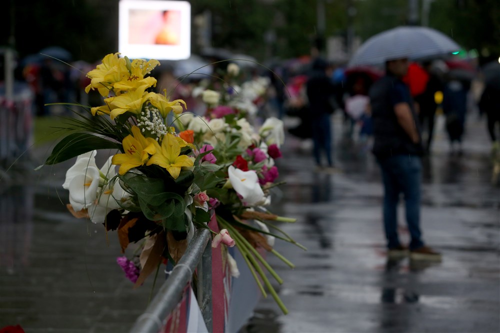 'Prsten' oko RTS-a, kiša, i uključenje u Dnevnik: Slike koje su obeležile protest "Srbija protiv nasilja" (FOTO) 14