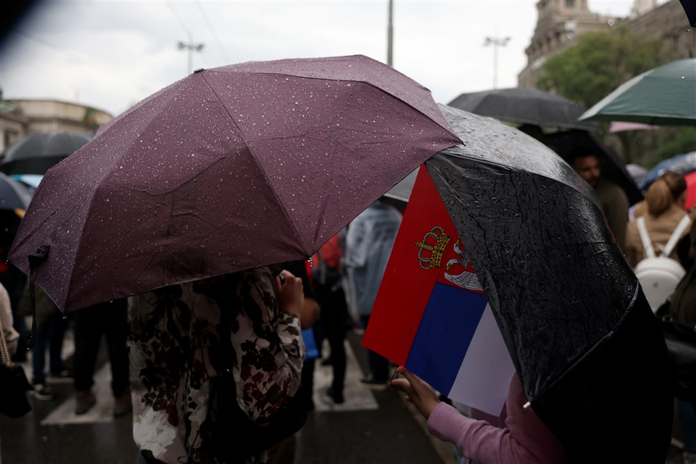 'Prsten' oko RTS-a, kiša, i uključenje u Dnevnik: Slike koje su obeležile protest "Srbija protiv nasilja" (FOTO) 26