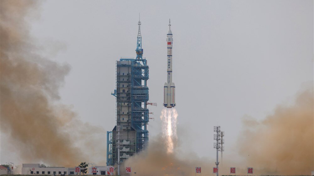 Kineska raketa se raspala iznad zemlje 1