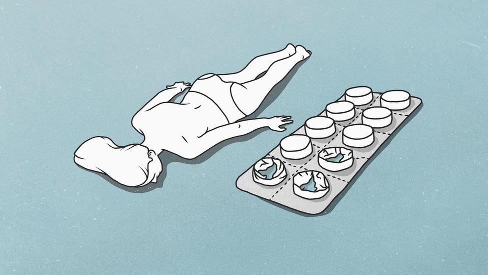 Ženska prava i Srbija: Međunarodni samit protiv abortusa u Beogradu, kakve mogu biti posledice 1 A female figure lying down next to a giant blister pack of tablets