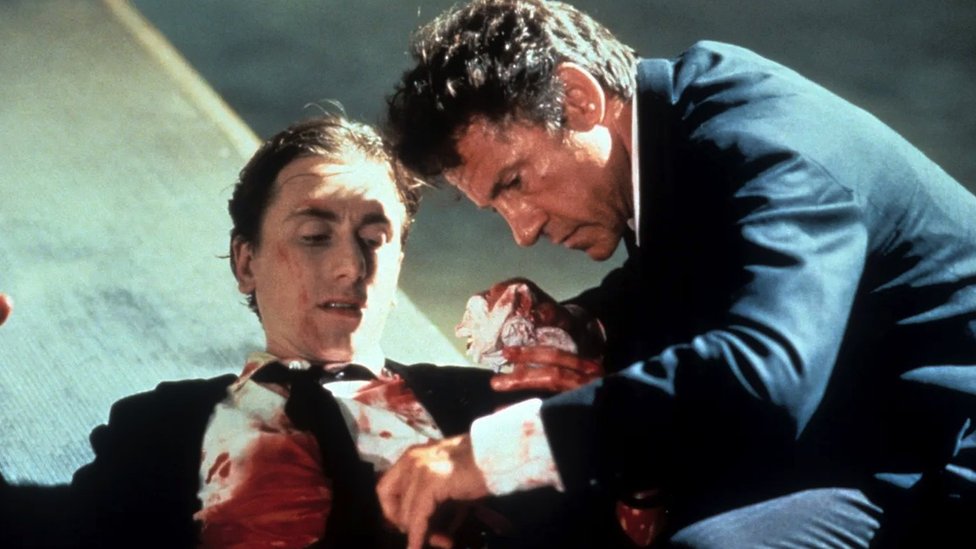 Film i Francuska: Kako je nasilni film „Le Doulos" inspirisao Tarantina i Skosezea 3 Nakon niza prevara i brutalnog razrešenja, jasno su uočljivi odjeci Šešira u Uličnim psima Kventina Tarantina