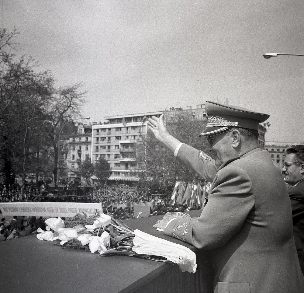 Doživotoni predsednik Jugoslavije Josip Broz Tito je bio glavni i gost centralne parade koja se održavala u Beogradu