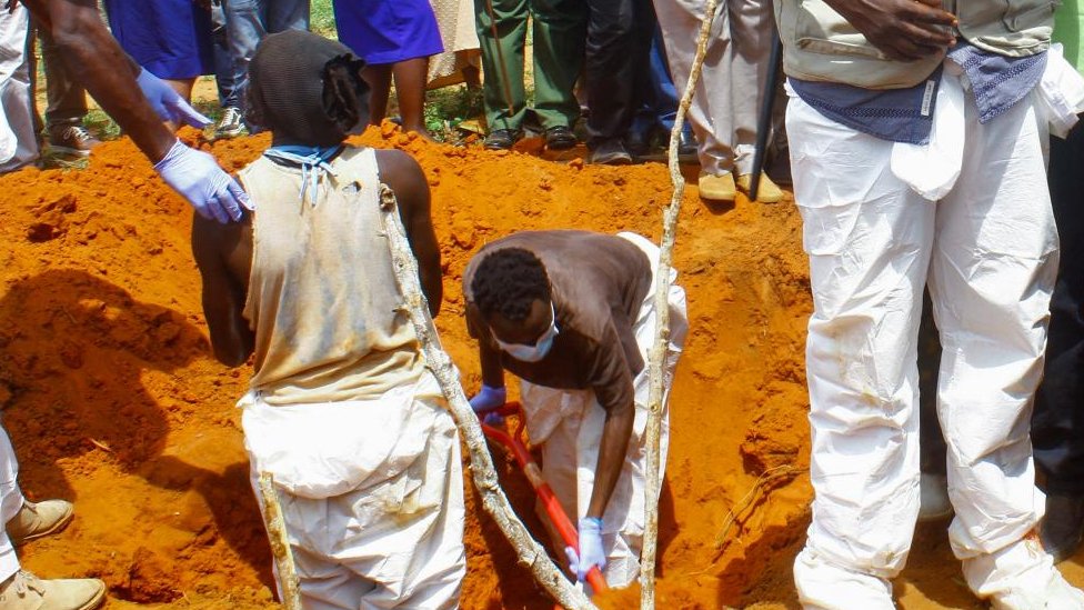 Kenija, religija i kult izgladnjivanja: „Moja žena i deca su sledili pastora Mekenzija“ 4 Masovne grobnice