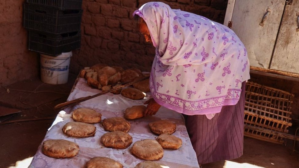 U Vadi Halfi meštani pomažu izbeglicama u hrani i smeštaju