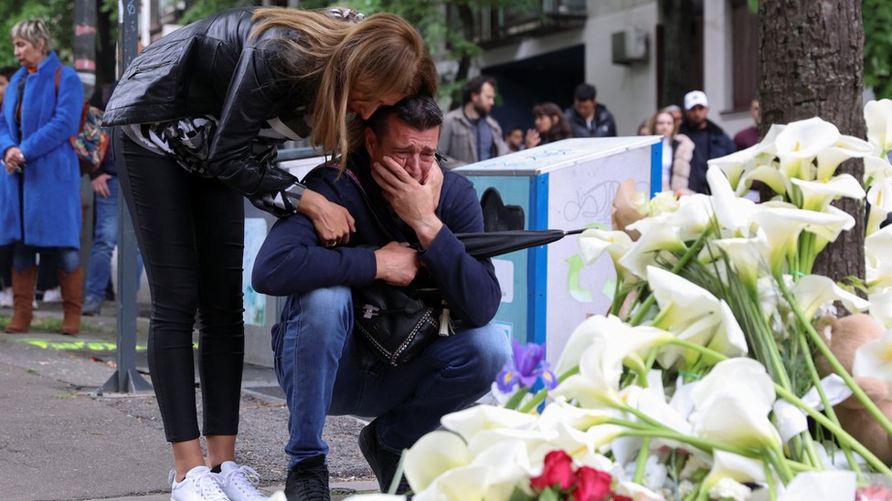 tragedija u Beogradu, muškarac plače