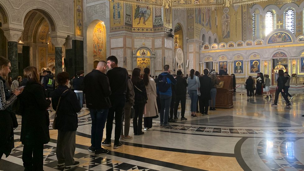 Tragedija u Beogradu: Devojčica upucana u školi „Vladislav Ribnikar" i dalje kritično, druga deca stabilno, biće uskoro puštena kući 4 Molitva, Hram Svetog Save