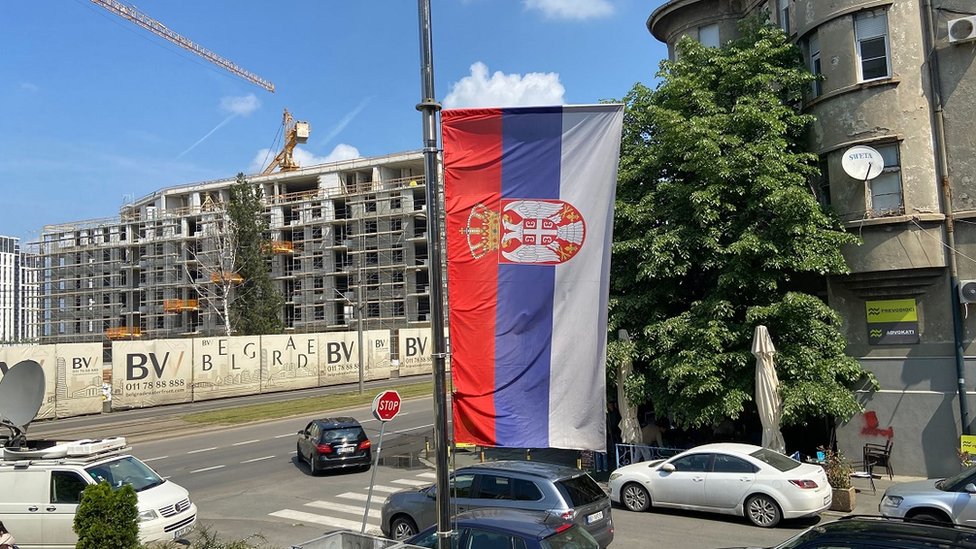 Tragedija u Beogradu: Ocu osumnjičenog za pucnjavu u školi „Vladislav Ribnikar" određen pritvor od 30 dana 3 zastava
