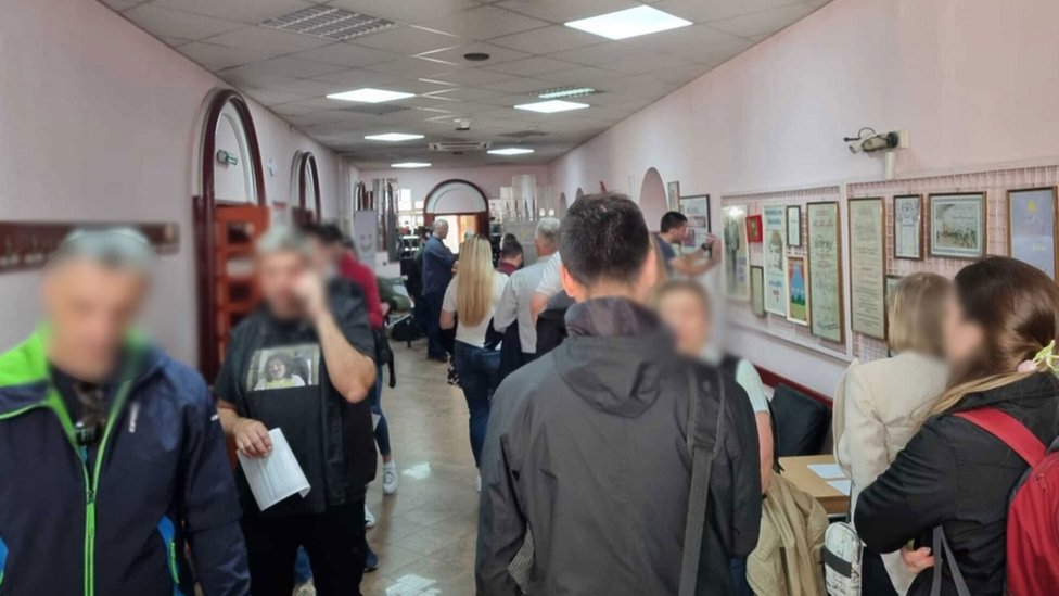 Tragedija u Beogradu: Ocu osumnjičenog za pucnjavu u školi „Vladislav Ribnikar" određen pritvor od 30 dana 6 Red u Institutu za transfuziju