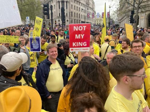 Krunisan novi britanski monarh - kralj Čarls Treći 27 krunisanje, antimonarhisti