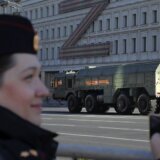 Rusija i Ukrajina: Vojna parada u Moskvi skromnija nego prethodnih godina, Zelenski i fon der Lajen u Kijevu povodom Dana Evrope 10