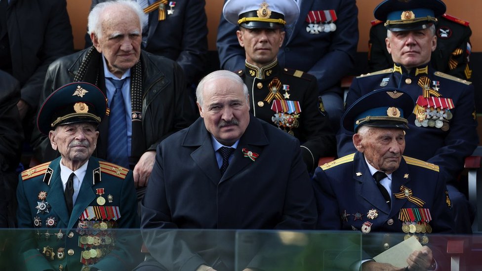 Rusija i Ukrajina: „Želimo mir u budućnosti, Zapad hoće da nas baci na kolena" - Putin na paradi u Moskvi 9 Vojna parada, Dan pobede, Moskva, 9 maj 2023.