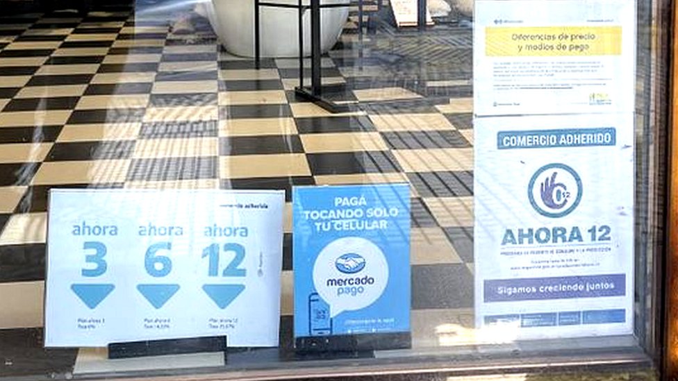 Shopfront offering payments in instalments