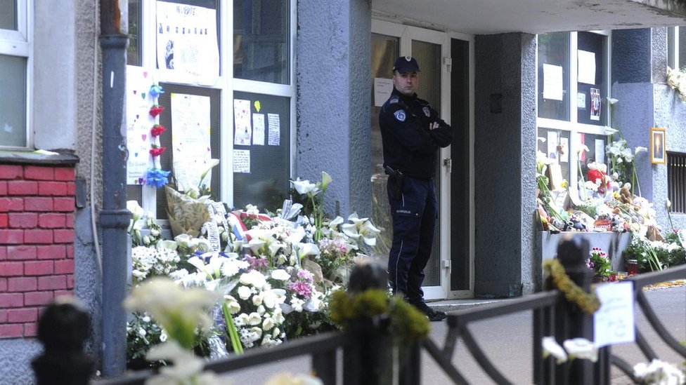 Srbija, bezbednost i obrazovanje: „Zamislite dokle smo došli kada nam škole čuvaju policajci" 4 Školski policajac