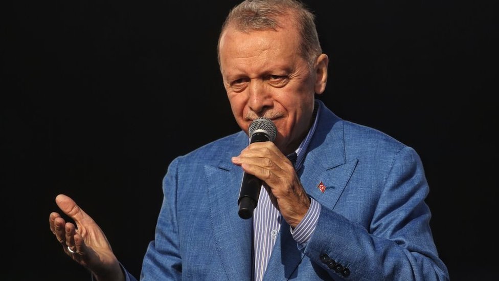 Redžep Tajip Erdogan: Prodavac đevreka koji je promenio Tursku 1 Turkish President Recep Tayyip Erdogan addresses supporters at the AK Party's 'Great Istanbul Rally' on May 7, 2023 in Istanbul, Turkey