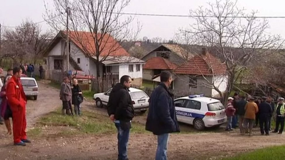 Masovno ubistvo u Velikoj Ivanči: Kako se mala sredina nosi sa tragedijom, deceniju kasnije 6 Policijski uviđaj