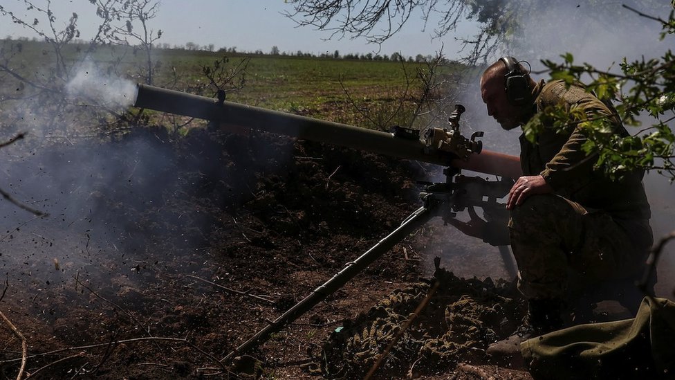 ukrajinski vojnik u blizini Bahmuta, 3. maj 2023.