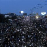 Protesti u Srbiji: U Beogradu nove demonstracije zbog nasilja u zemlji, nepregledne kolone ljudi u šetnji i blokadi mosta Gazela 13