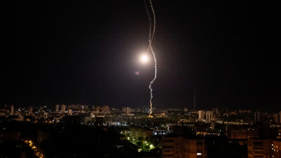 Rusija i Ukrajina: Ruski noćni raketni napad na Kijev, zapadni saveznici obećali Zelenskom još oružja 1 Kijev, raketni napad na Kijev