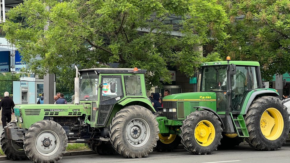 Srbija i protesti: Poljoprivrednici ponovo blokiraju puteve, ko pregovara sa Vučićem i šta je on obećao 12 Protest u Novom Sadu