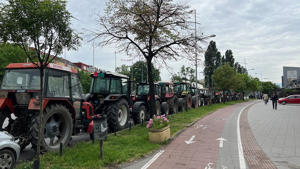 Protest poljoprivrednika u Srbiji: Četvrti dan blokade puteva, policija naredila da se traktori sklone sa ulica u Pančevu 18 Novi Sad