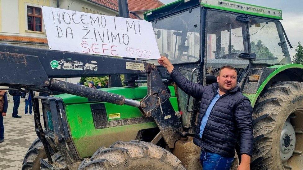 Protest poljoprivrednika u Srbiji: Četvrti dan blokade puteva, policija naredila da se traktori sklone sa ulica u Pančevu 9 Protest u Bogatiću