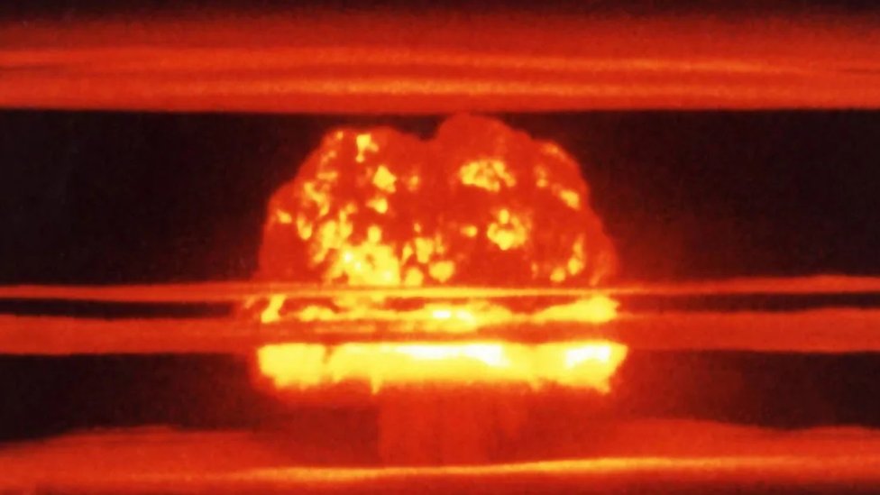 Hladni rat: Suludi plan da se detonira nuklearna bomba na Mesecu 1 eksplozija