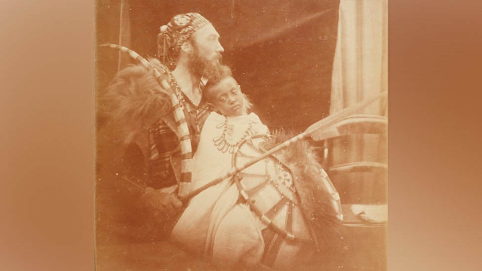 Velika Britanija i kolonijalizam: Vakingemska palata odbila zahtev da vrati posmrtne ostatke etiopskog princa 4 Prince Alemayehu with Captain Speedy