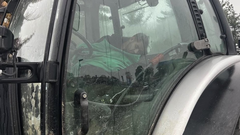 Srbija i protesti: Poljoprivrednici nastavljaju blokade puteva uprkos odluci vlade da im ispuni veći deo zahteva 6 Protest poljoprivrednika, Šumadija