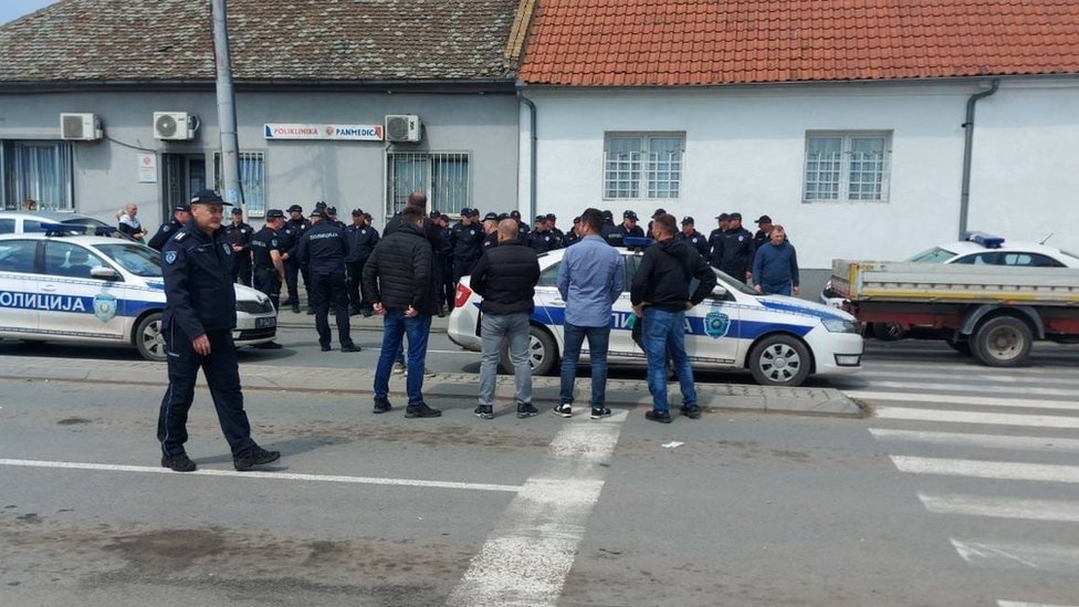 Protest poljoprivrednika u Srbiji: Četvrti dan blokade puteva, policija naredila da se traktori sklone sa ulica u Pančevu 1 pančevo, blokada