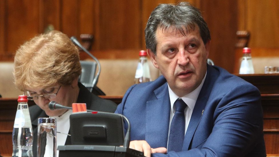Slavica Radovanović: Zbog čega ministra Gašića u parlamentu čuva naoružano obezbeđenje 1