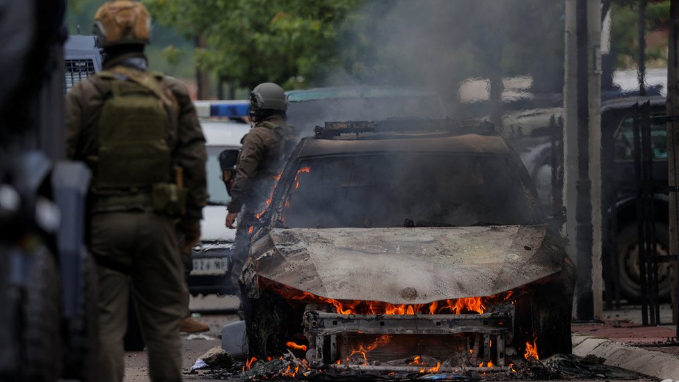 Sirene i suzavac na severu Kosova, u Zvečanu „zastrašujuće, situacija kakva se ne pamti“ 1 Kosovo, incidenti