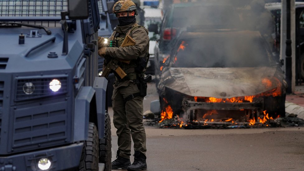 Sirene i suzavac na severu Kosova, u Zvečanu „zastrašujuće, situacija kakva se ne pamti“ 4 Kosovo, incidenti