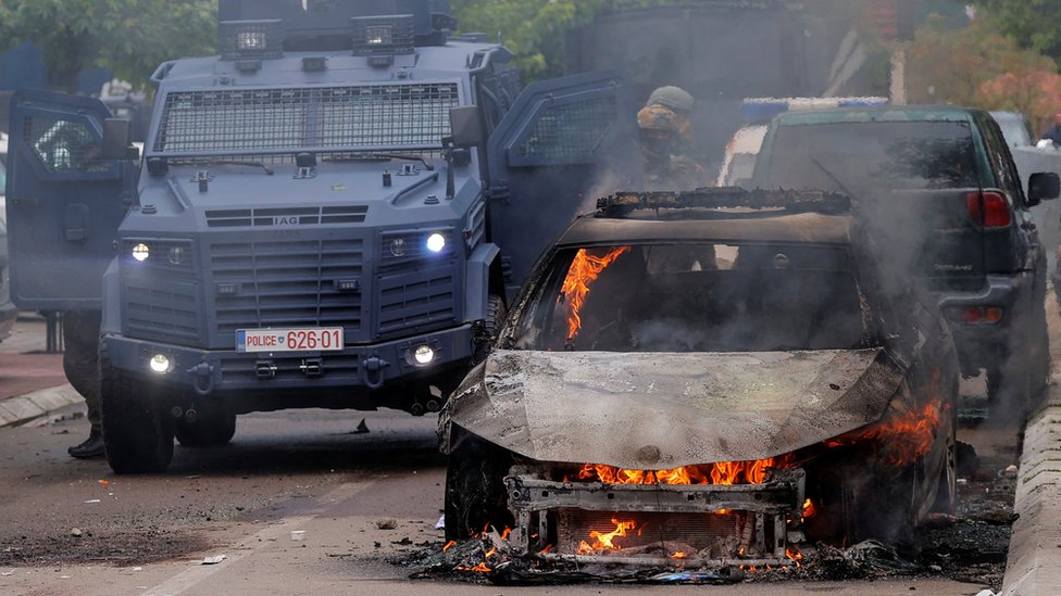 Sirene i suzavac na severu Kosova, u Zvečanu „zastrašujuće, situacija kakva se ne pamti“ 2 Kosovo, incidenti