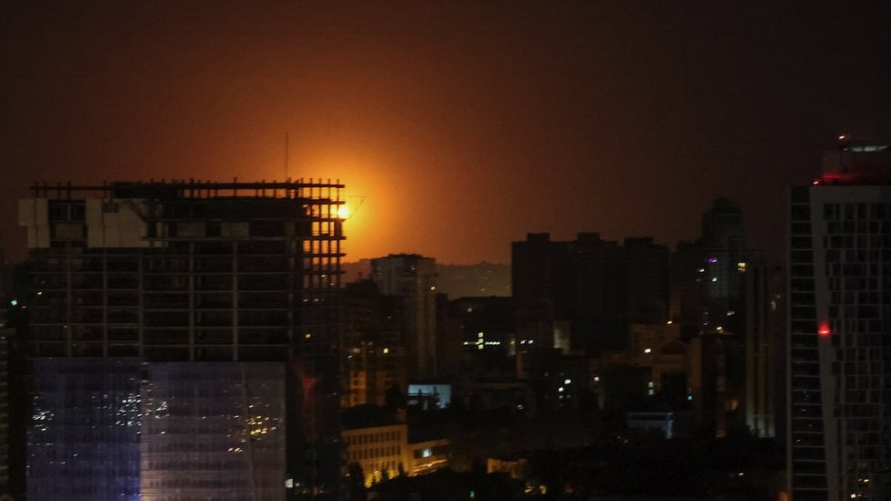 Rusija i Ukrajina: Rekordan broj napada dronovima, u napadu na Kijev ima poginulih 3 Dronovi u Kijevu