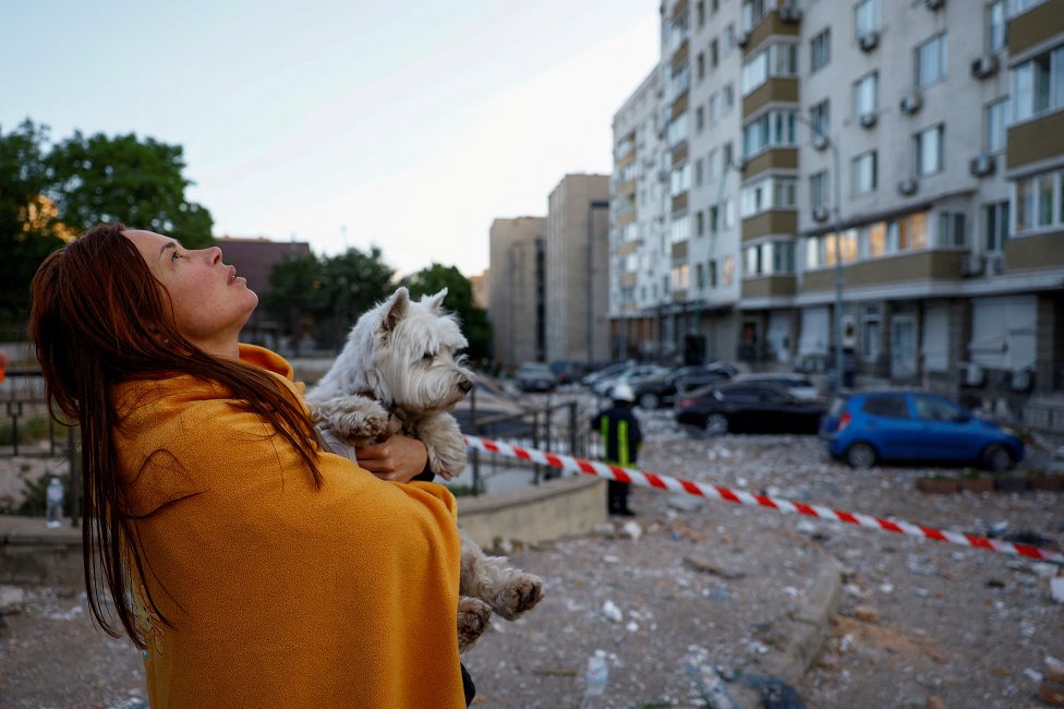 žena sa psom u Kijevu