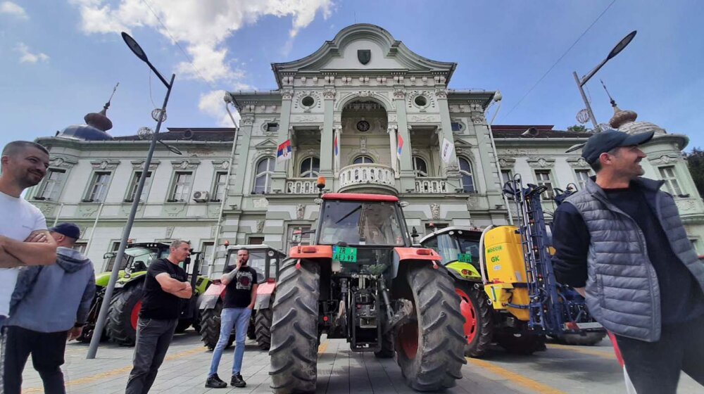 "Sastanak ne odlaže proteste": Poljoprivrednici sutra u 9 u Vladi na pregovorima? 1